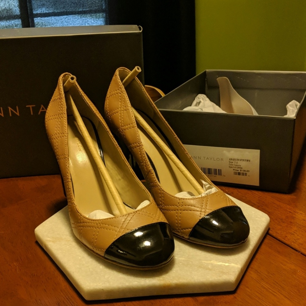 Ann Taylor 4inch Round Toe Heels